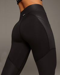 Cosmic Gloss Pocket Legging - Black